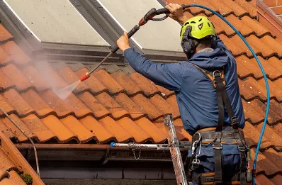 Démoussage et hydrofuge de toiture à Marches